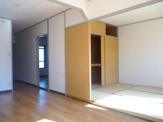 Living and room. DK ・ Japanese-style room