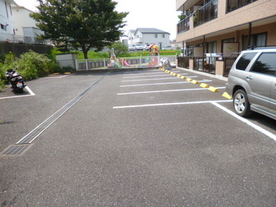 Parking lot.  ☆ There is parking on site ☆