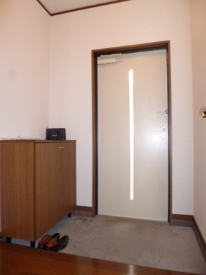 Entrance.  ☆ Entrance ☆ With cupboard ☆