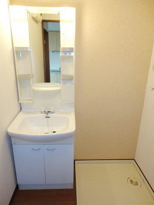 Washroom.  ☆ Washbasin independence ☆ Spacious dressing room ☆