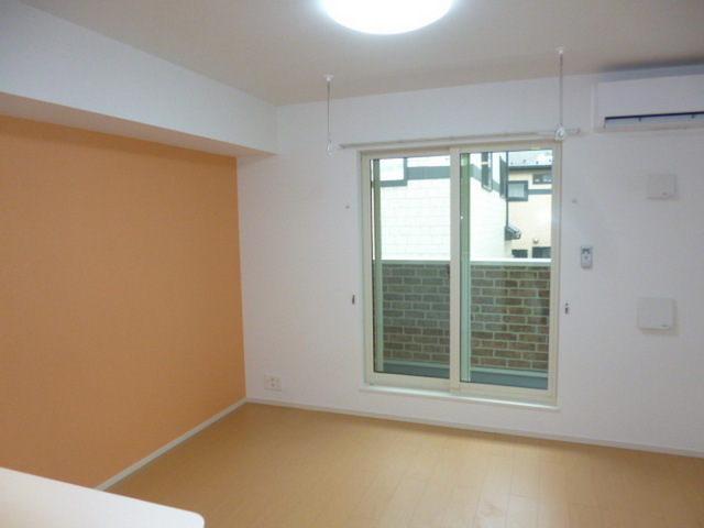 Other room space.  Bright rooms