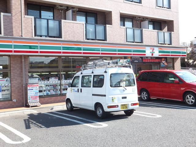 Convenience store. 505m to Seven-Eleven (convenience store)