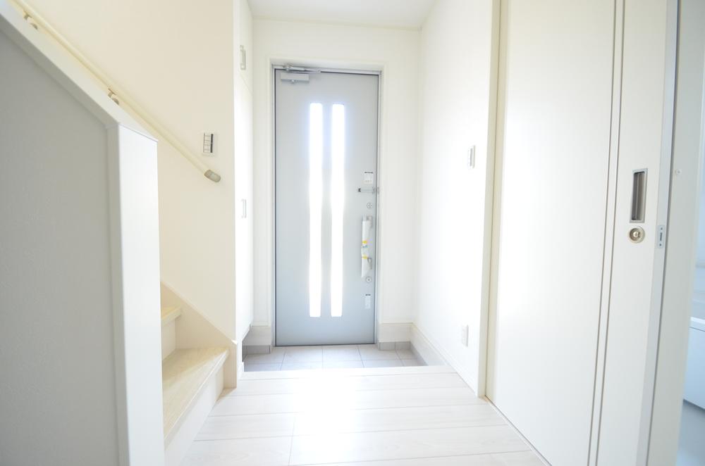 Entrance. Wide and bright entrance ☆