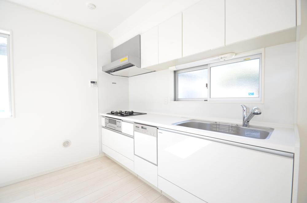 Kitchen. Washing is also a breeze in the kitchen with a dishwasher ☆