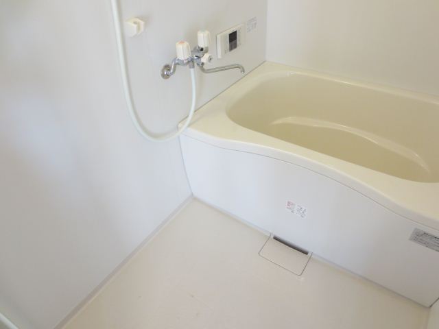 Living and room. Very bright because of large windows! 