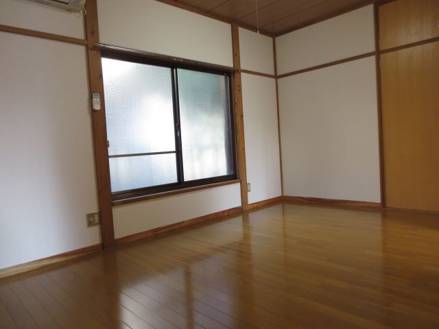 Receipt. There are two large closet. 