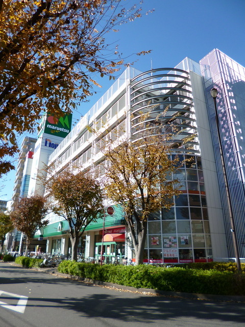 Supermarket. 800m until Maruetsu (super)