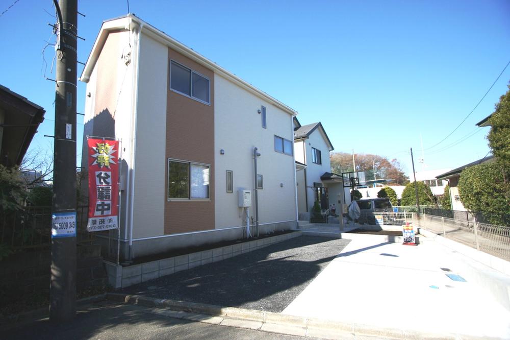 Local photos, including front road. Local (12 May 2013) Shooting