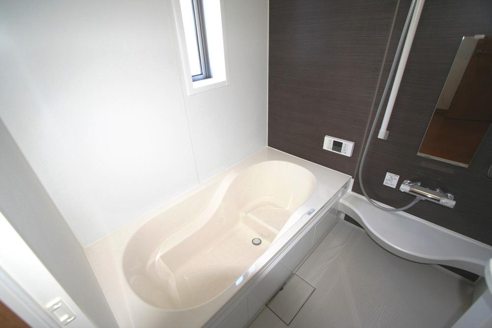 Bathroom. Local (12 May 2013) Shooting