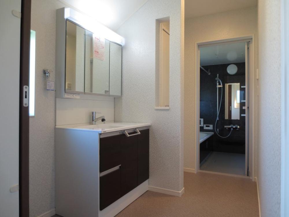 Wash basin, toilet. 1.5 pyeong type Washroom There is a storage closet. 