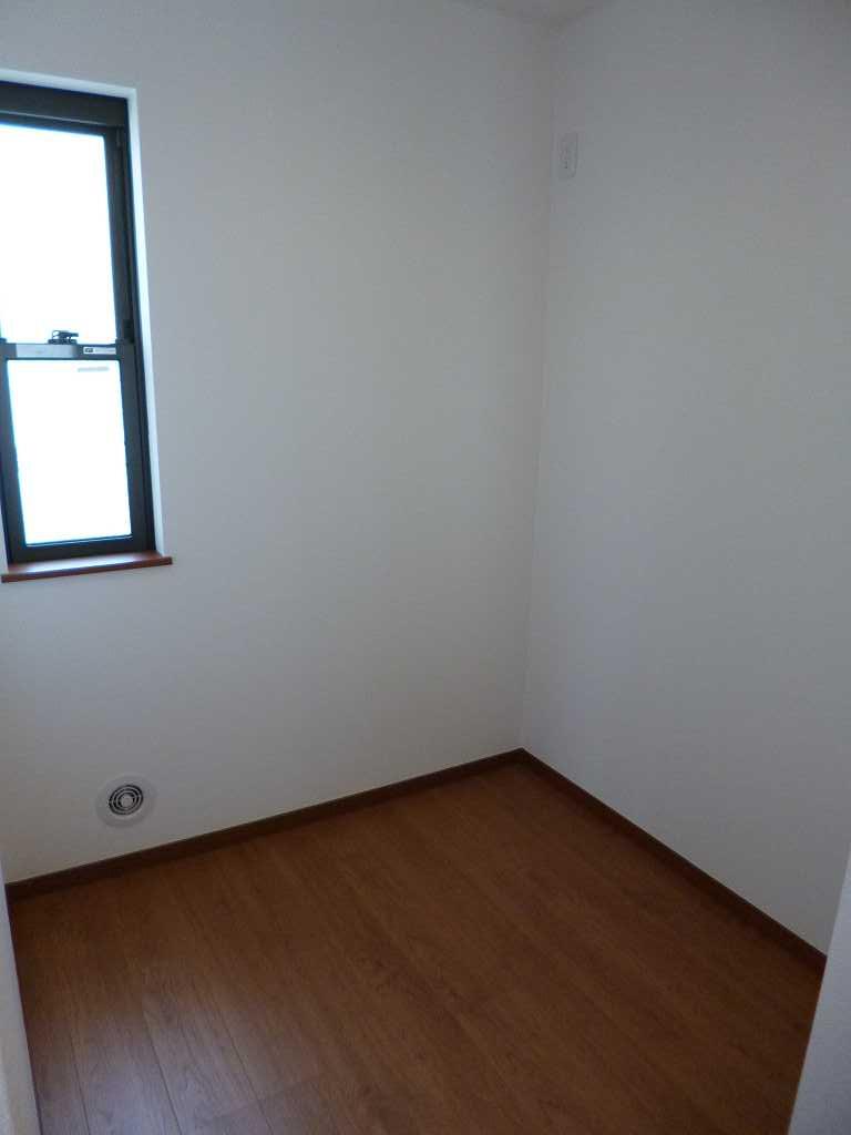 Receipt. Kitchen next to storage