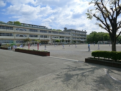 Primary school. Tsurukawa third 700m up to elementary school (elementary school)