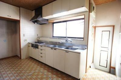 Kitchen. Spacious kitchen