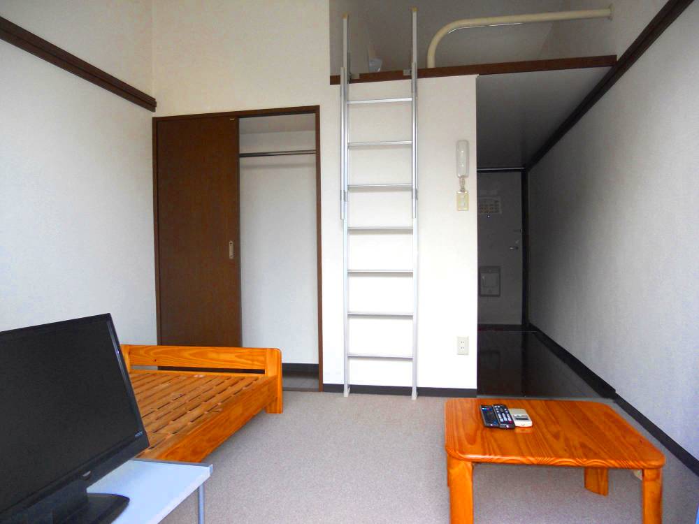 Living and room. 1 ・ The second floor is a loft type of room.