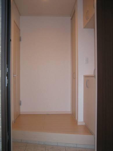 Entrance. Local (June 2013) Shooting