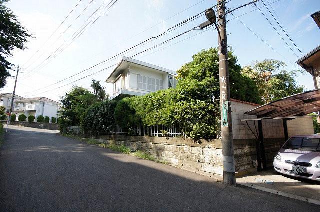 Local photos, including front road. Local (10 May 2013) Shooting