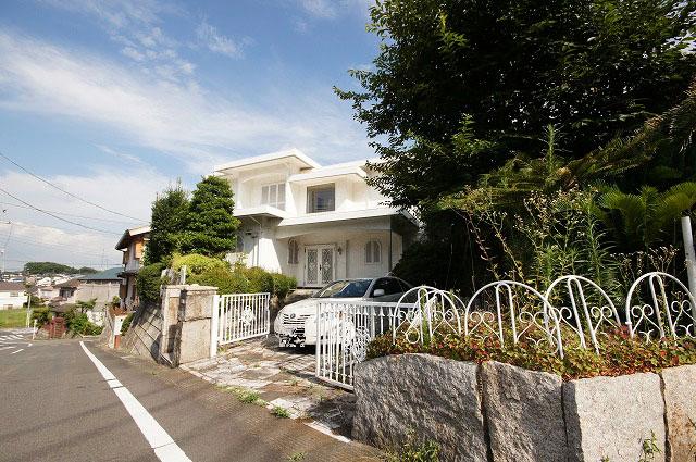 Local photos, including front road. Local (10 May 2013) Shooting