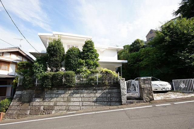 Local photos, including front road. Local (10 May 2013) Shooting