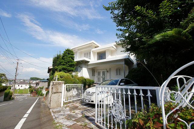 Local photos, including front road. Local (10 May 2013) Shooting