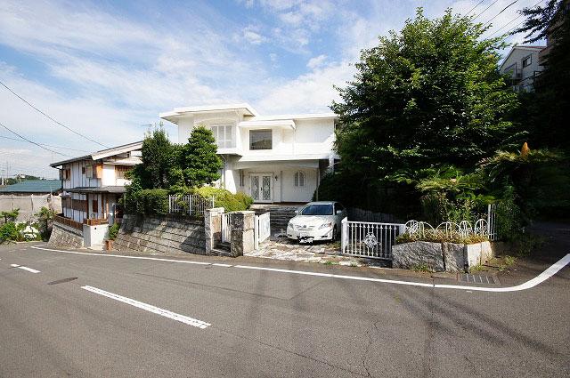 Local photos, including front road. Local (10 May 2013) Shooting