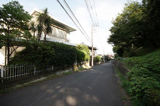 Local photos, including front road. Local (10 May 2013) Shooting