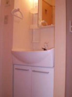 Washroom. ● wash basin independent ●