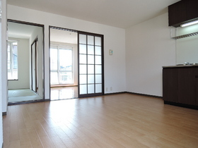 Living and room. 6 Pledge of dining kitchen