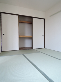 Living and room. 6 Pledge Japanese-style room
