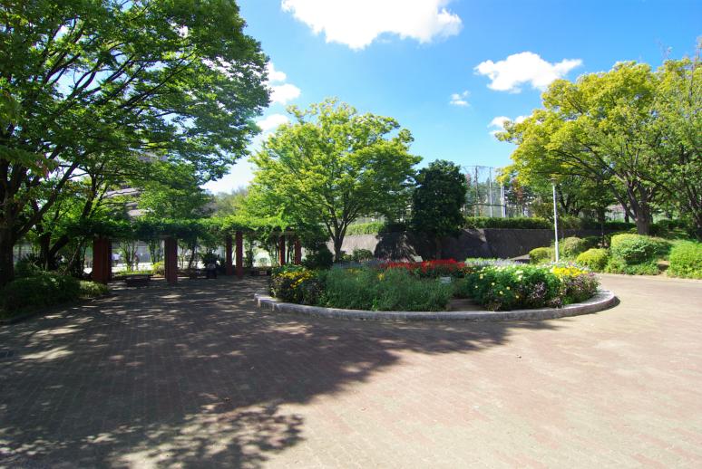 park. Until Tsurukawa Central Park 500m