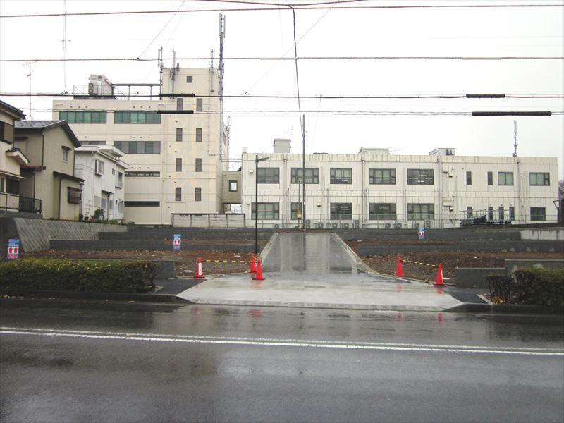 Local photos, including front road. Local (12 May 2013) Shooting