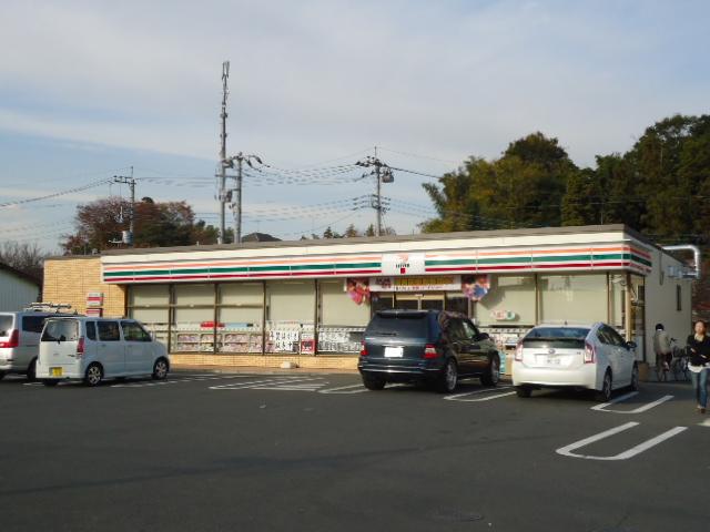 Convenience store. Seven - 500m to Eleven