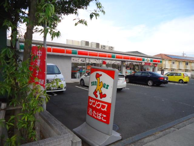 Convenience store. 220m until Thanksgiving