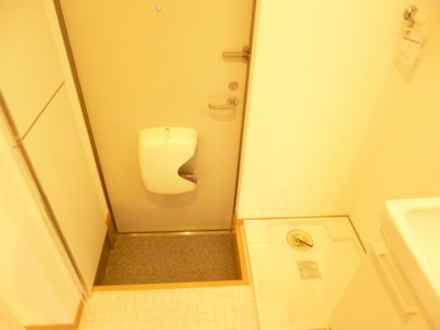 Entrance. ☆ Shoe box full ☆