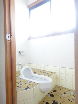 Toilet. Since the bus toilet by, every day, Comfortable Toilet