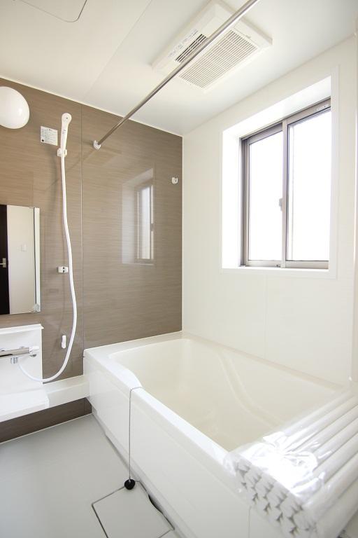 Bathroom. Relax you loose to extend the leg in the 1616 size unit bus. 