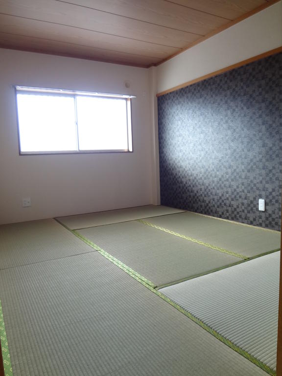 Other room space. There is another Japanese-style room ☆ Wallpaper is fashionable ☆ 