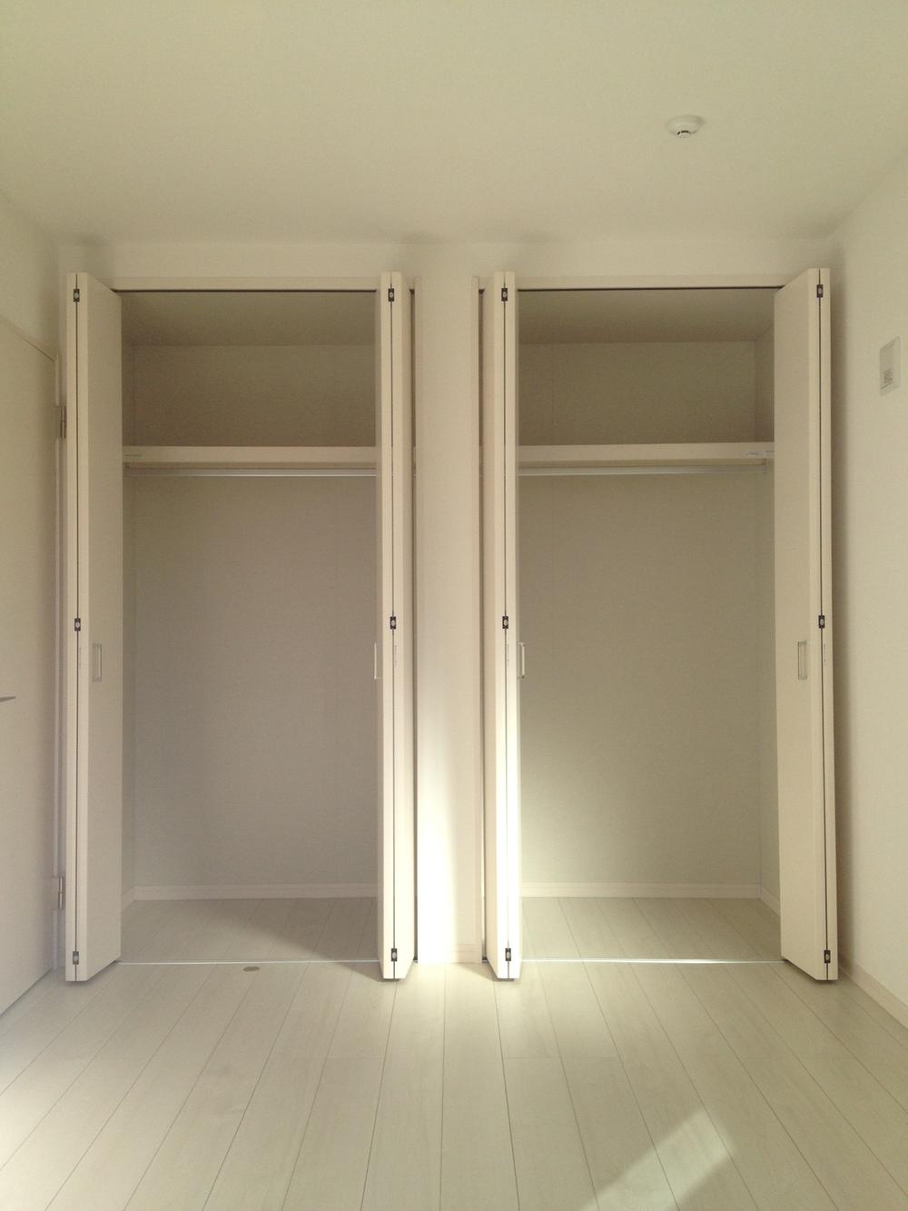 Non-living room. Housing wealth