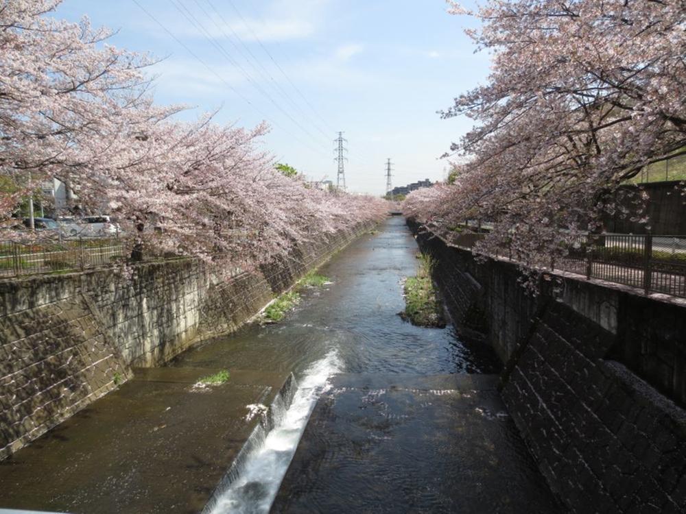 Streets around. Onda River Cycling Road 4 300m until the landscape of early May