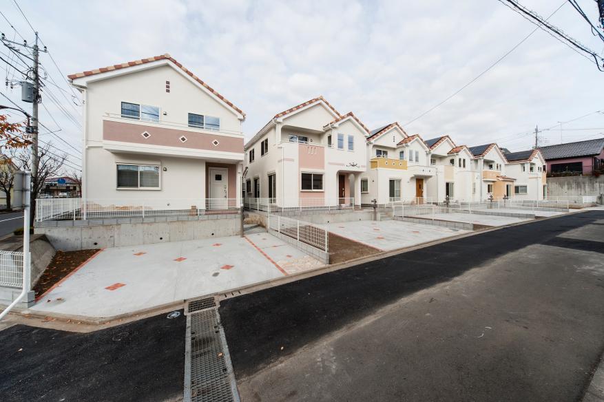 Local photos, including front road. Energy saving house of sunlight the solar system and all-electric 1 Building ~ 6 Building