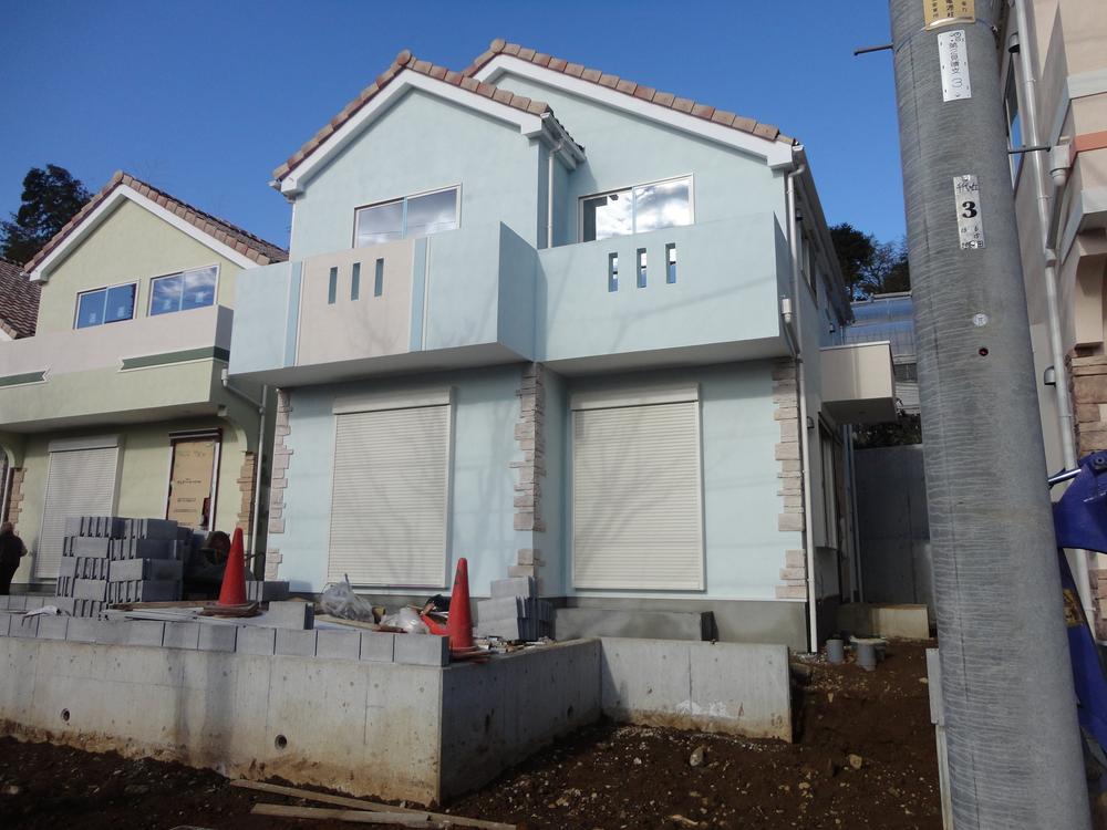 Local appearance photo. 4 Building