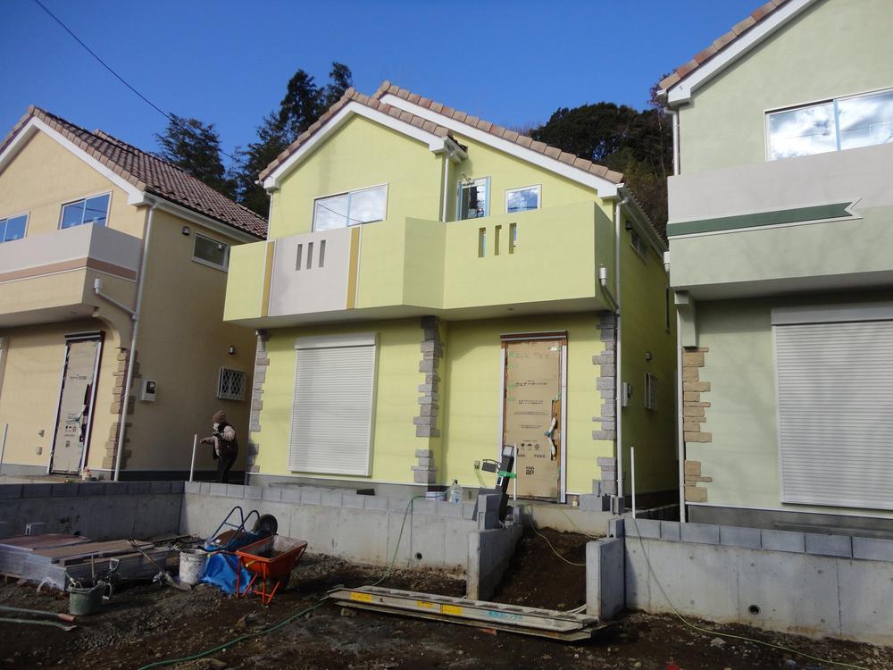 Local appearance photo. Building 2