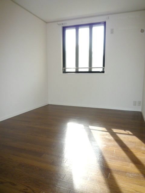 Living and room. Southeast side Western-style