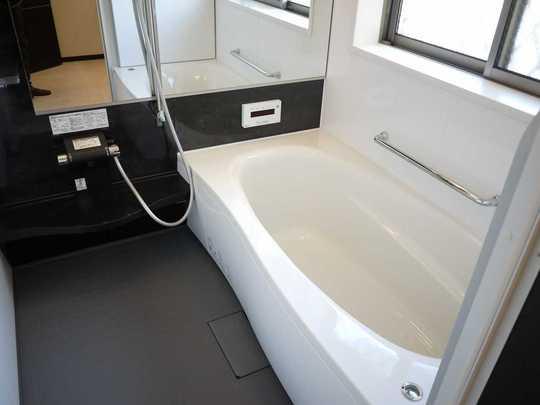 Same specifications photo (bathroom). Drying heater with unit bus