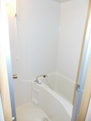 Bath. Clean bathrooms