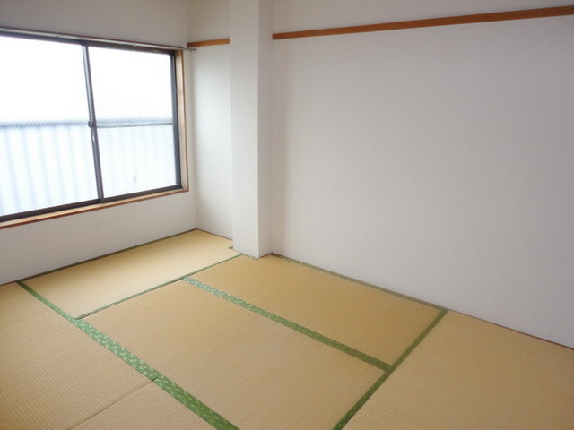 Other room space. Day is good