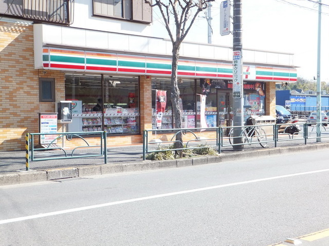 Convenience store. 750m to Seven-Eleven (convenience store)