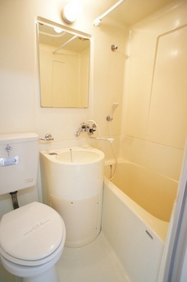 Bath. To shower faction, Easy-to-use unit bus. Also equipped with wash basin.