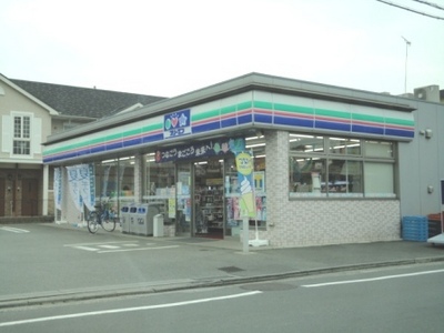 Convenience store. (Convenience store) to 460m