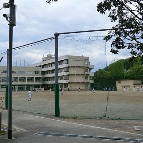 Junior high school. Shinkoji 450m until junior high school