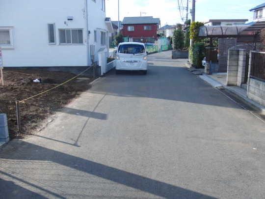 Local photos, including front road. Frontal road